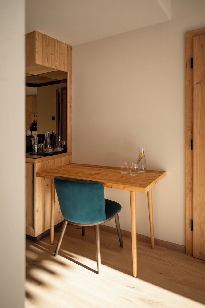 Double Room, 1 King Bed, Mountain View