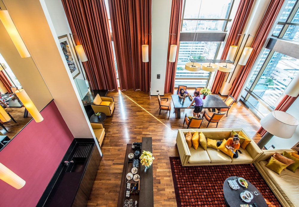 GRAND DUPLEX SUITE, Piano Club Privilege, Separate Living Room