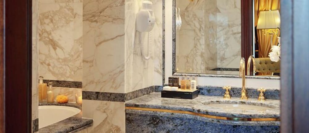Presidential Suite Maxi, con vasca idromassaggio sul terrazzo e vista lago photo 2