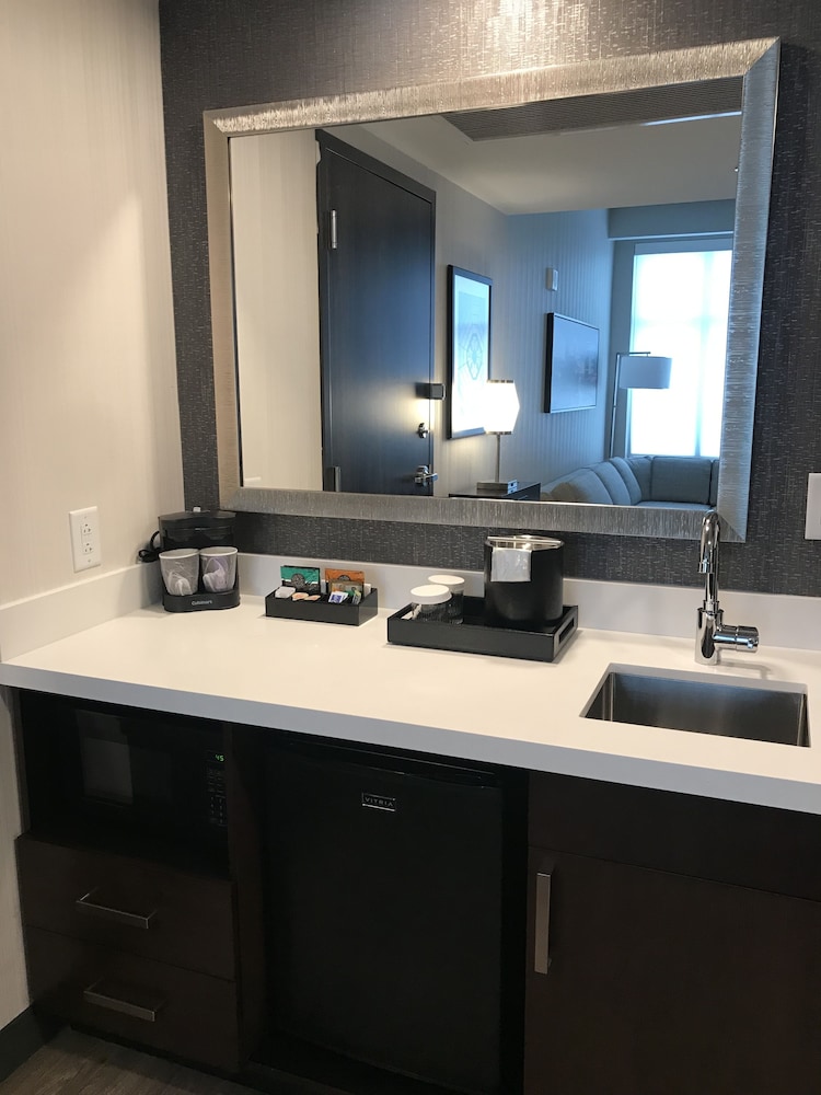 2 Room Suite, 2 Queen Beds,Accessible (Roll In Shower) - Photo 13