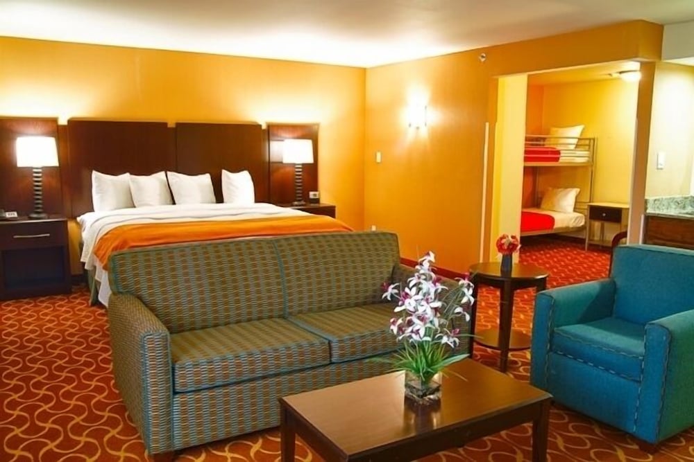 Family Suite, Multiple Beds, Non Smoking photo 1