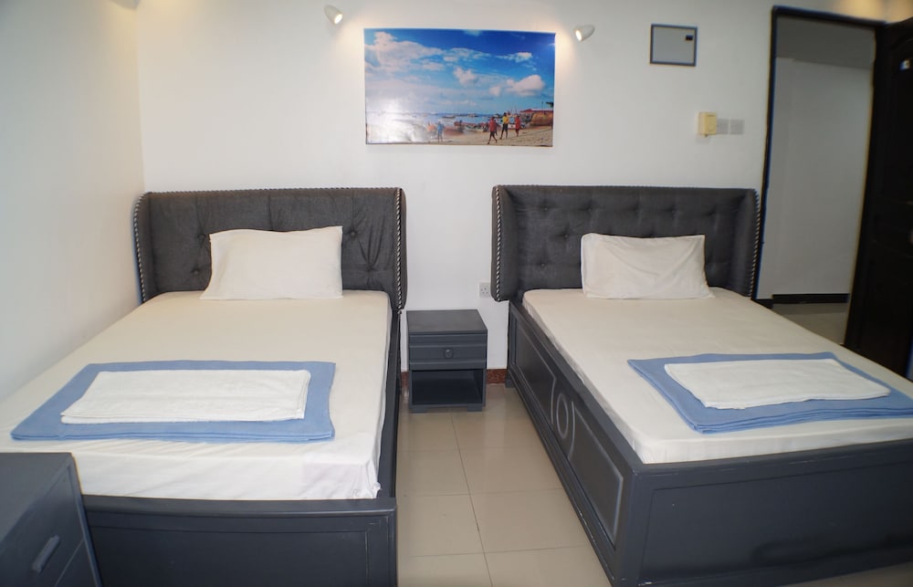 Basic Double Room, 1 King Bed photo 3