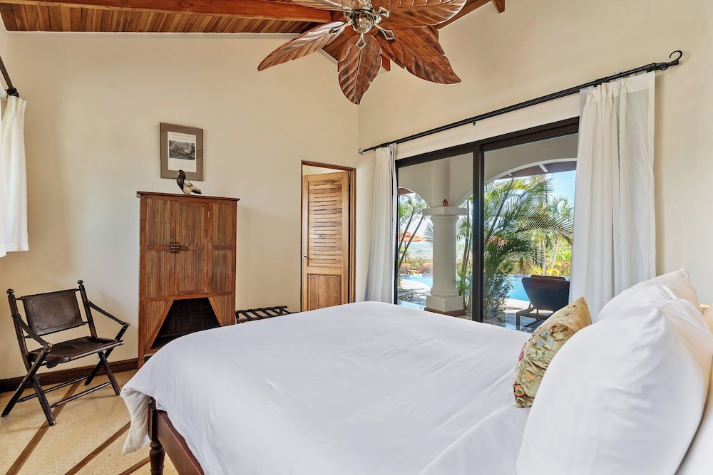 Room, 1 Queen Bed, Pool View