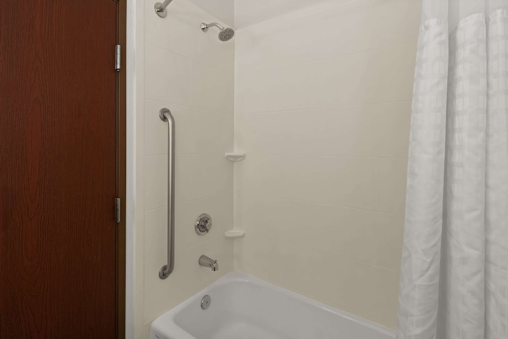 Suite, Non Smoking (Upgrade, 2 King Beds) - Photo 5