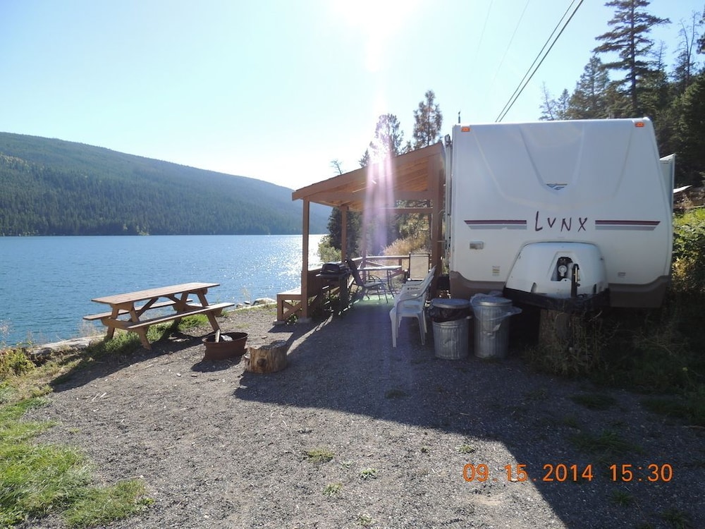 28 Ft. RV Trailer: Slide Out, Sleeps 6, Kitchen, Bathroom, Lakeside, Covered Patio photo 3