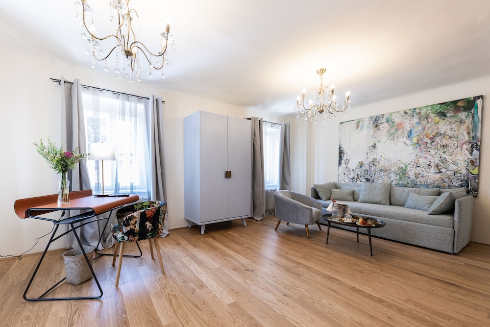 Deluxe Suite - Photo 5