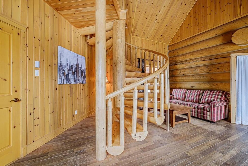 Executive Plus 89 - Luxurious log Home With Private hot tub Pool Sauna and Close to Activities, Photo 18