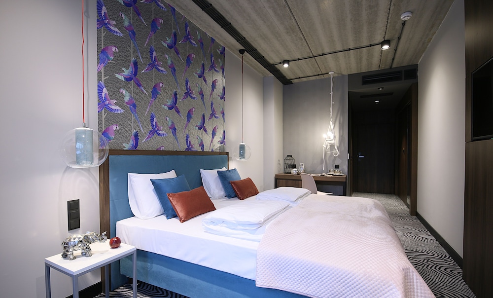 Deluxe Double Room - Photo 11