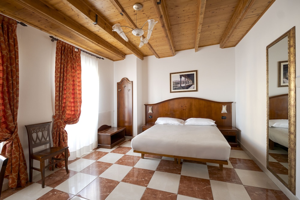 Standard Double or Twin Room, City View