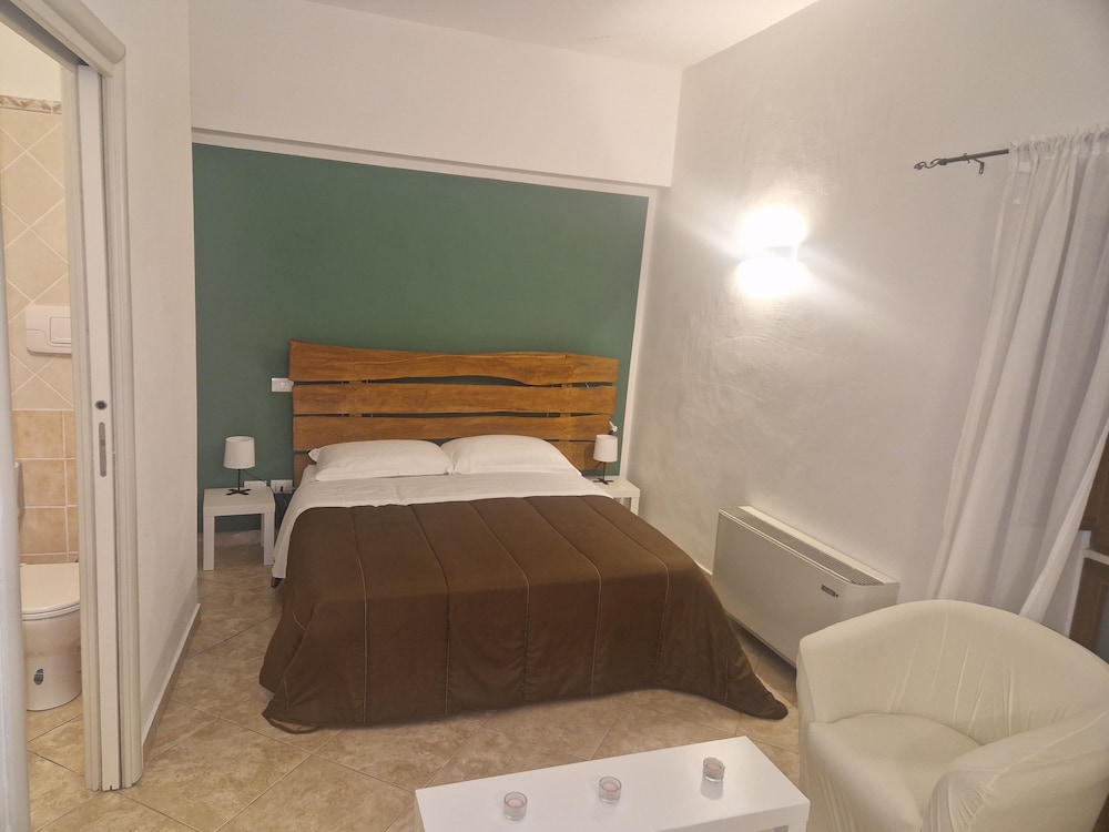 Basic Room, Hill View