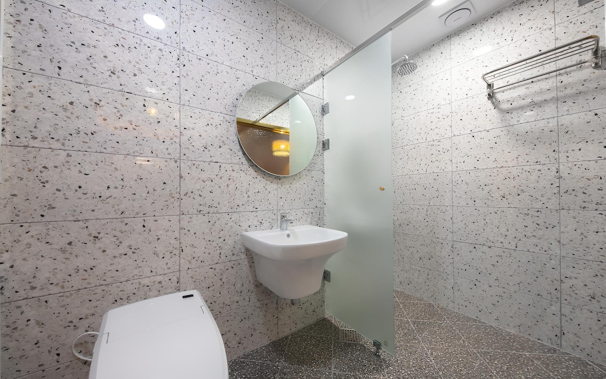 Room (VIP flat (Netflix available couple ga) photo 3