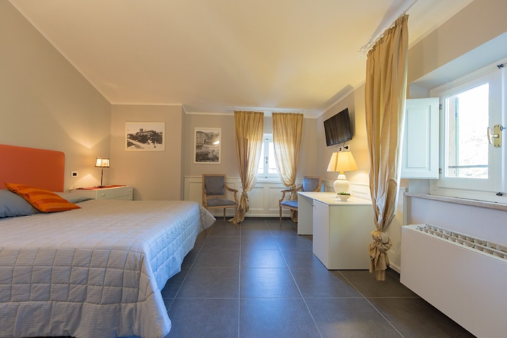 Superior Double or Twin Room, Pool View photo 2