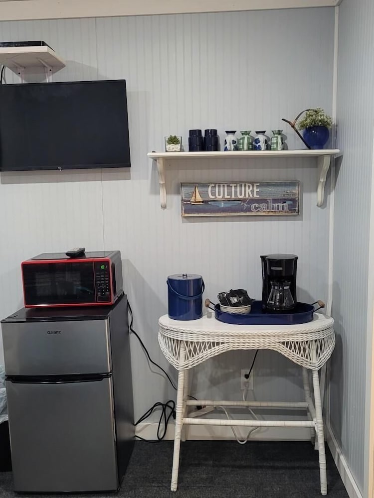 Suite, 2 Bedrooms, Refrigerator & Microwave photo 2