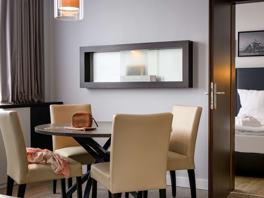Junior Suite, 1 Double Bed (private bathroom with shower and tub) - Photo 8