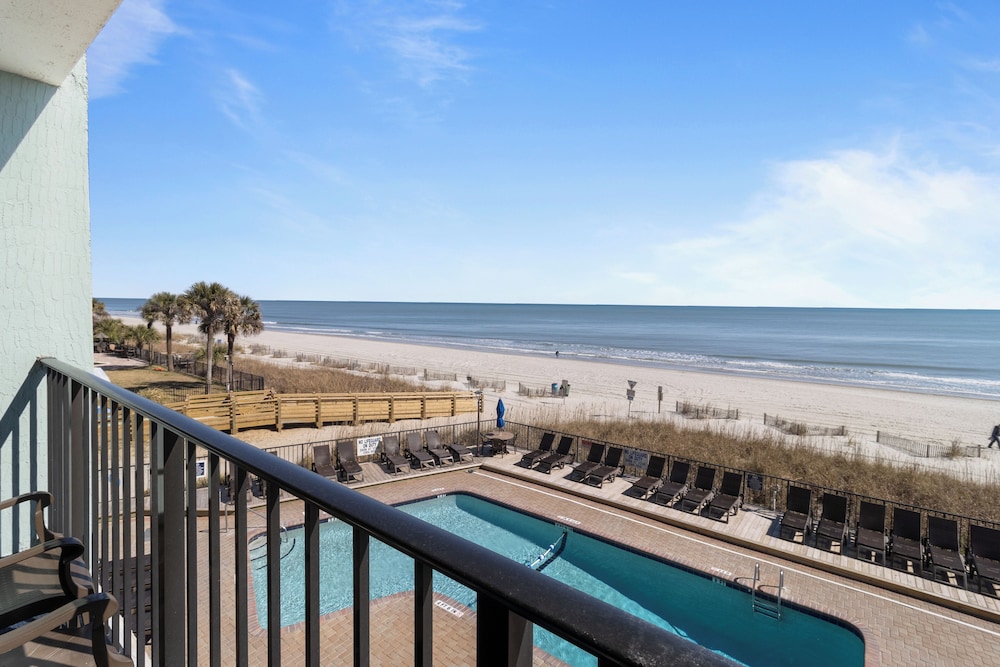 Schooner Oceanfront Deluxe Mini Suite - Photo 11