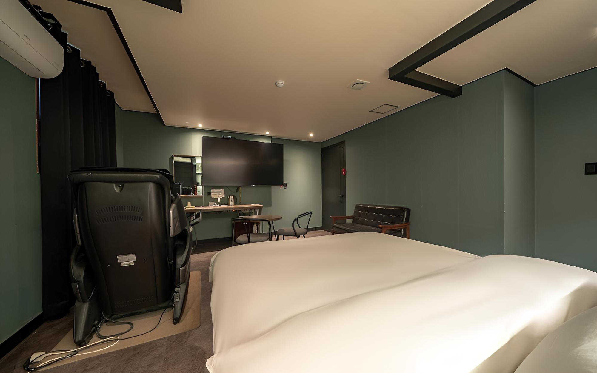 Room (Deluxe/OTT movie (75-inch TV/massage ) photo 1