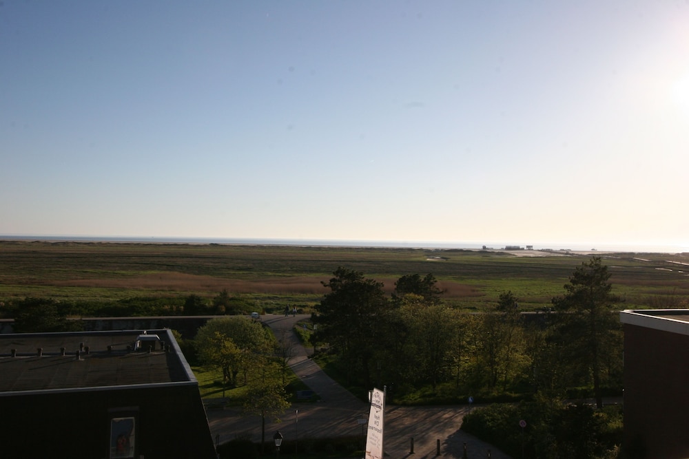 Deluxe Duplex, Beach View