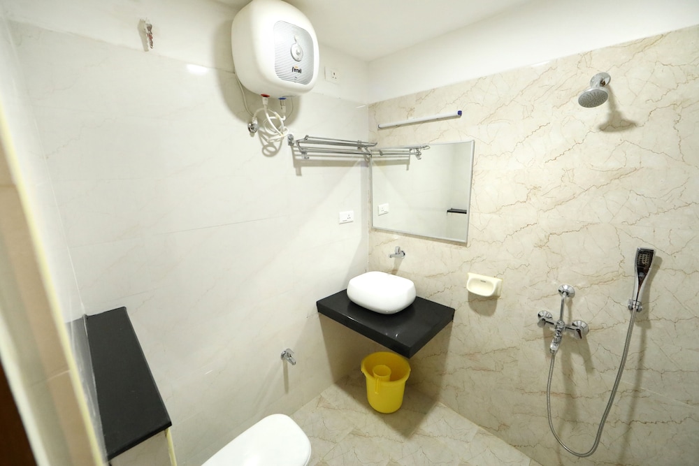 Executive Room - Photo 10