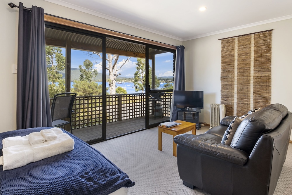 Luxury Cabin, Bay View, Oceanfront photo 3