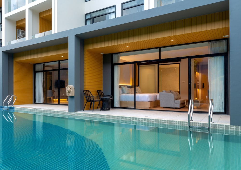 Deluxe Room, 2 Twin Beds, Pool Access - Photo 2