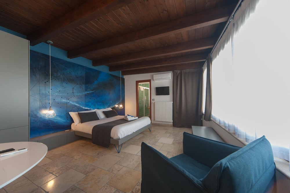 Superior Triple Room (Suite View) photo 3