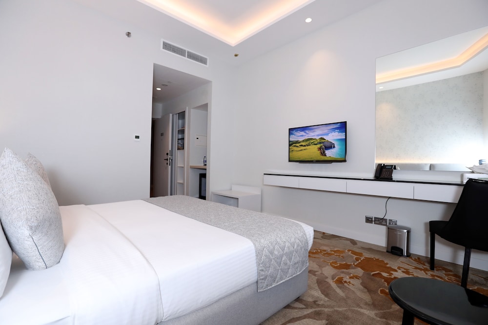 Standard Room, 1 Queen Bed photo 2