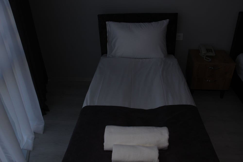 Standard Single Room thumbnail 5