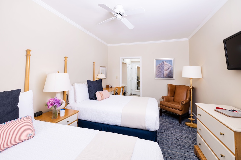 Room, 2 Double Beds (Lakeside Garden Double Main Lodge) photo 1