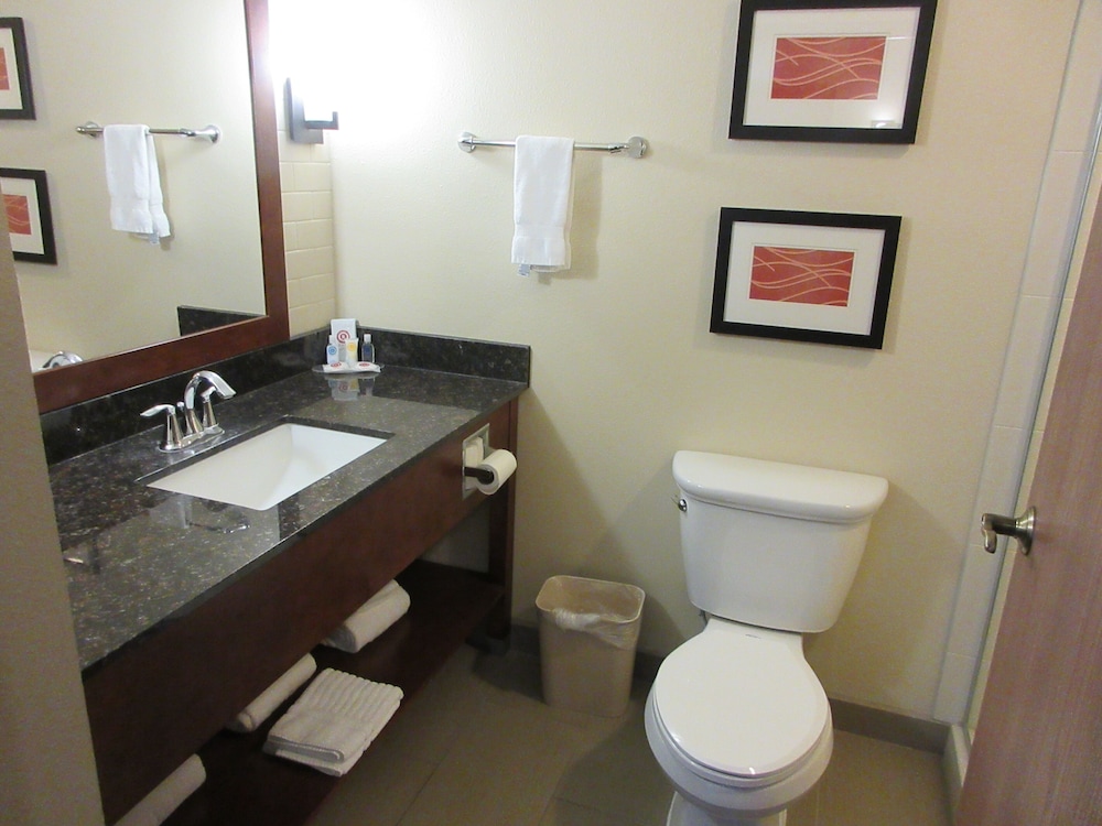 Suite, Multiple Beds, Non Smoking - Photo 12
