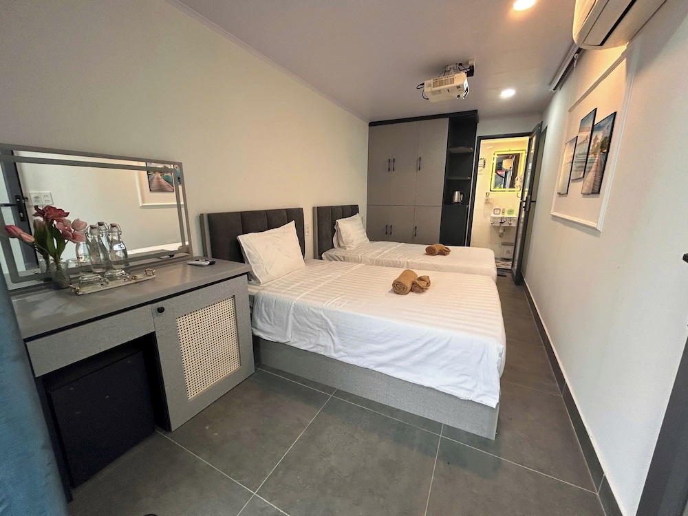 Deluxe Double or Twin Room, Partial Sea View, Beachfront