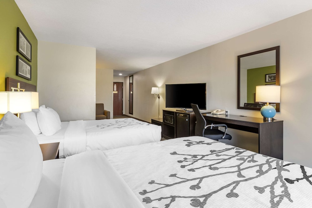 Standard Room, 2 Queen Beds, Non Smoking - Photo 1