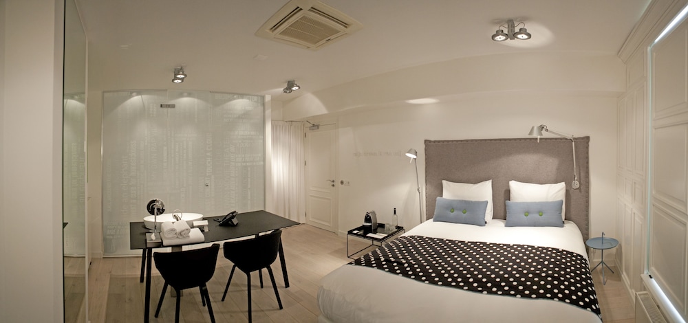 Suite S Charity Room photo 3