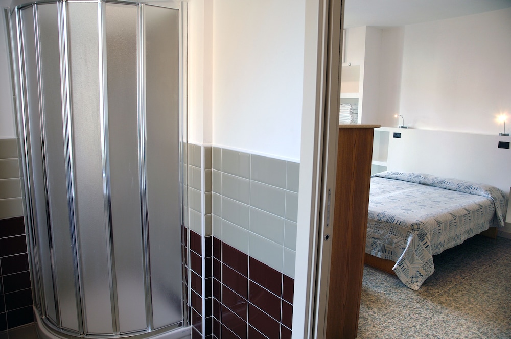 Standard Quadruple Room - Photo 3