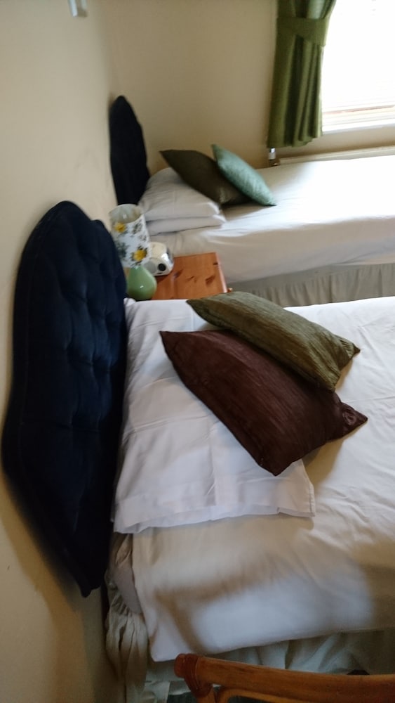 Basic Double or Twin Room, 1 Double or 2 Twin Beds, Shared Bathroom