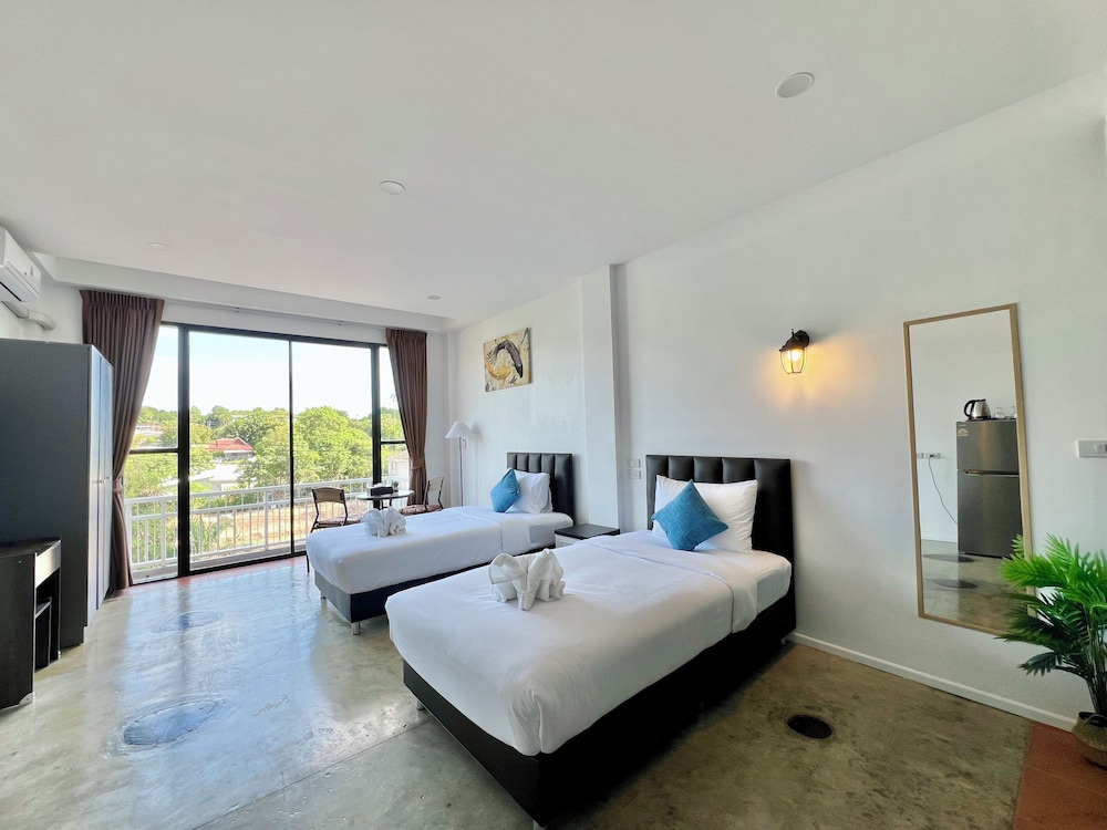 Deluxe Twin Room, Balcony, Pool View