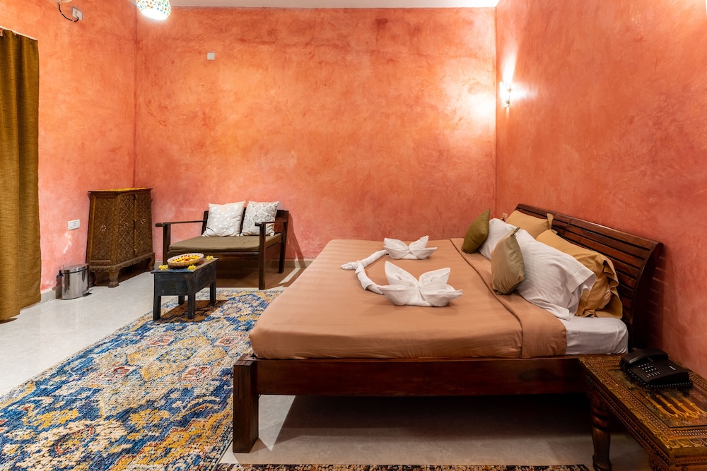 Deluxe Room with Private Balcony - Photo 4