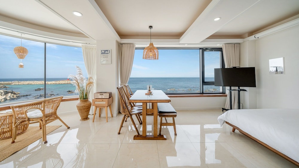 Basic Room, 1 Bedroom (Room 401 (Panorama View/Private BBQ))