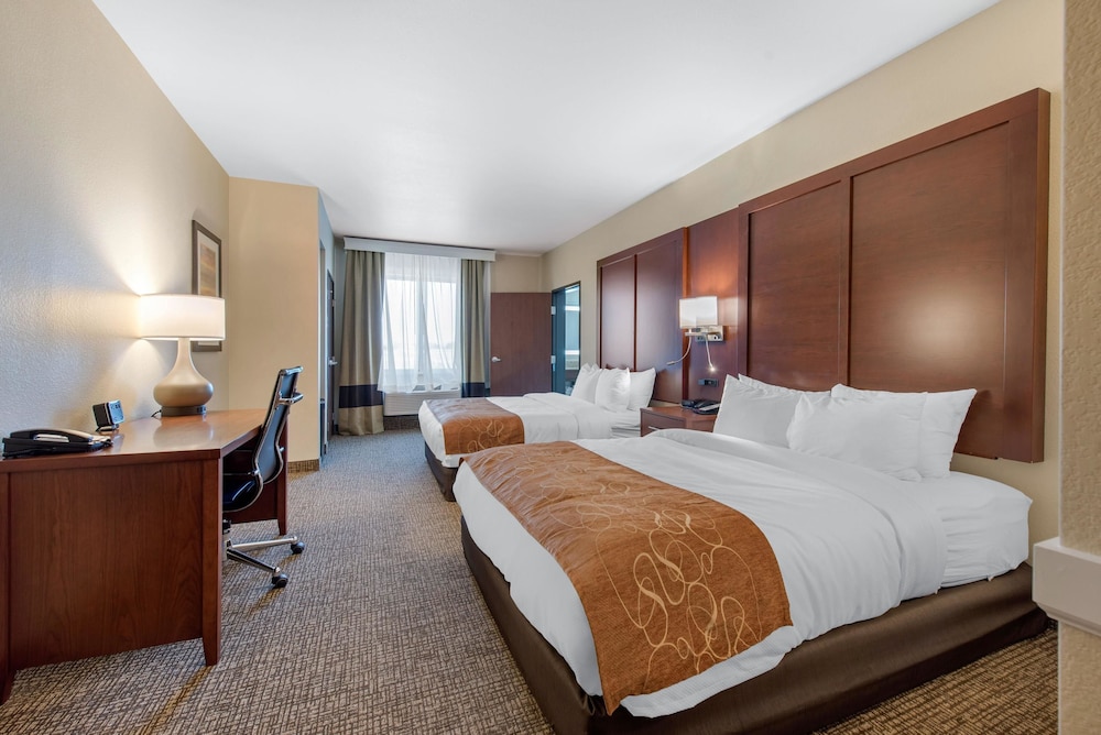 Suite, Multiple Beds, Non Smoking photo 3