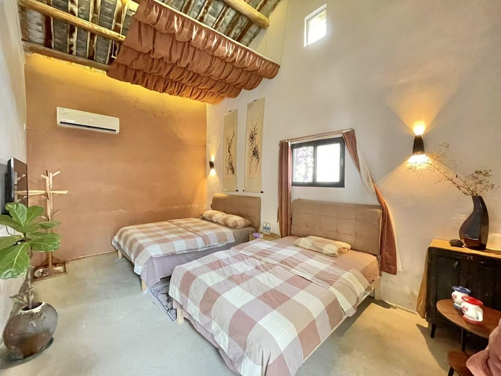 Family Cottage, 4 Bedrooms, Courtyard View photo 3