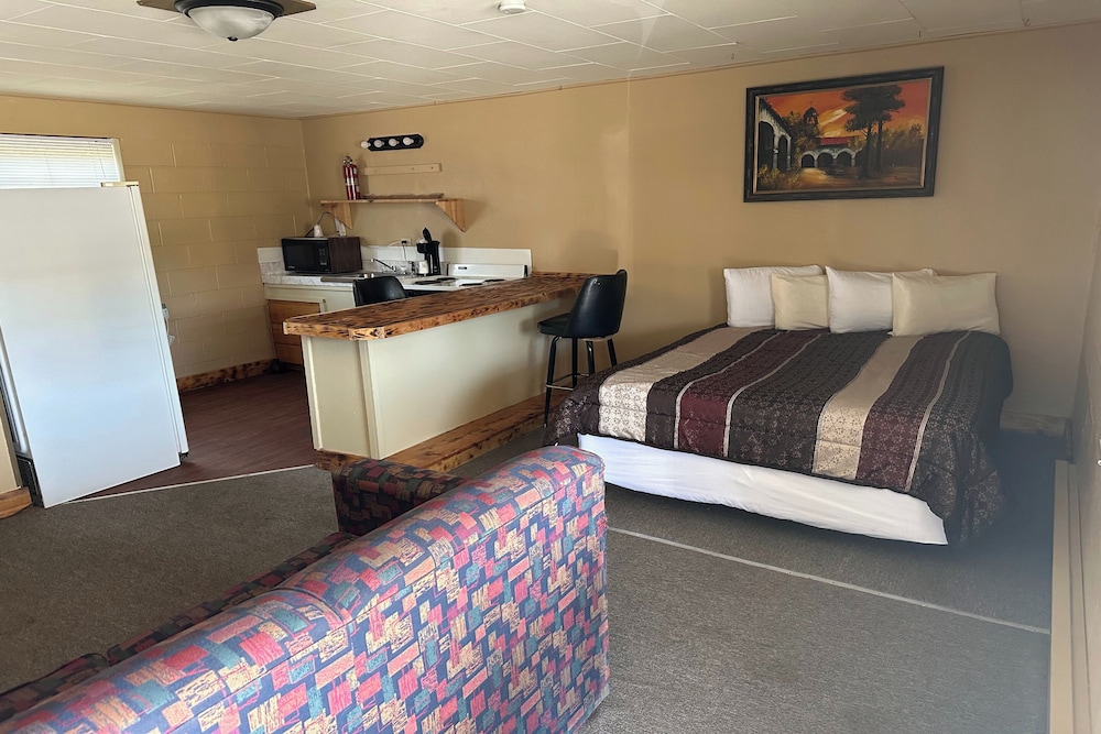 Suite, 1 Queen Bed photo 1