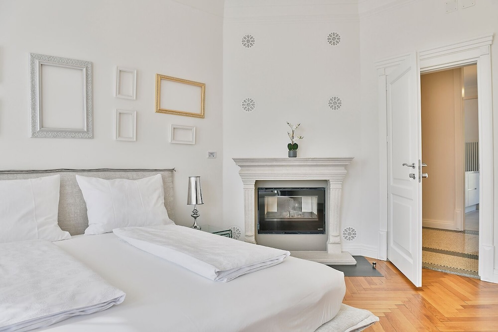 Junior Apartment, 2 Bedrooms, Fireplace, City View