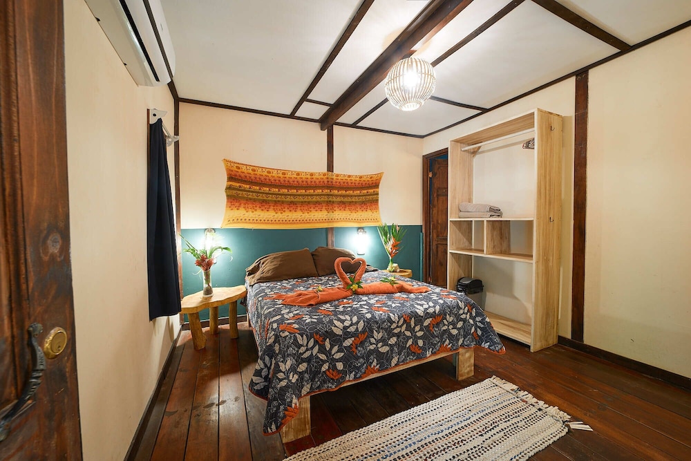 Deluxe Vierbettzimmer, Mehrere Betten, Nichtraucher, Eigenes Bad