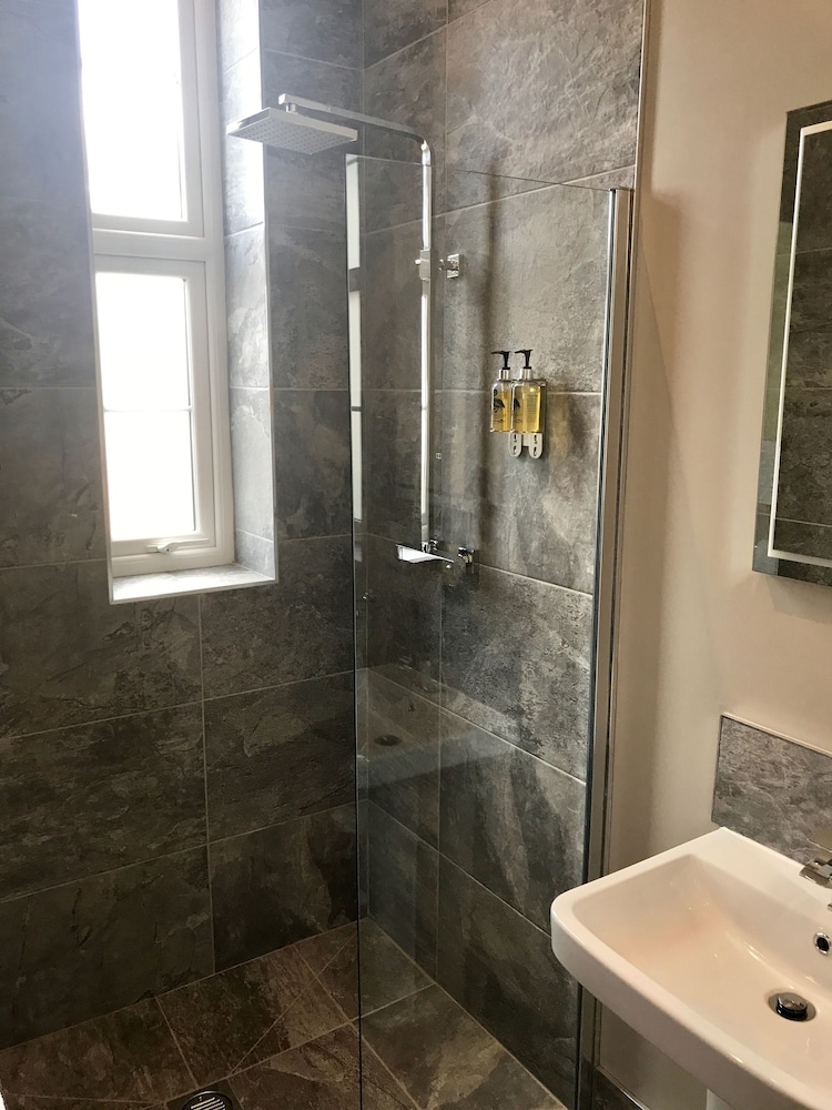 Raven Hotell, Bilde 26
