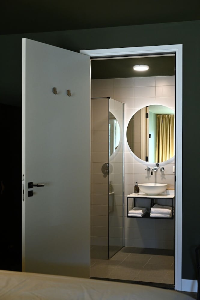 Suite - Photo 3