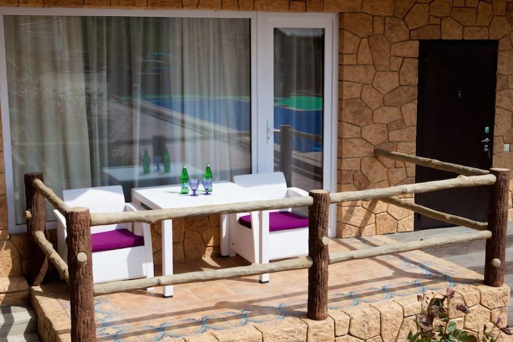 Superior Apartment, 1 King Bed With Sofa Bed, Pool View photo 3
