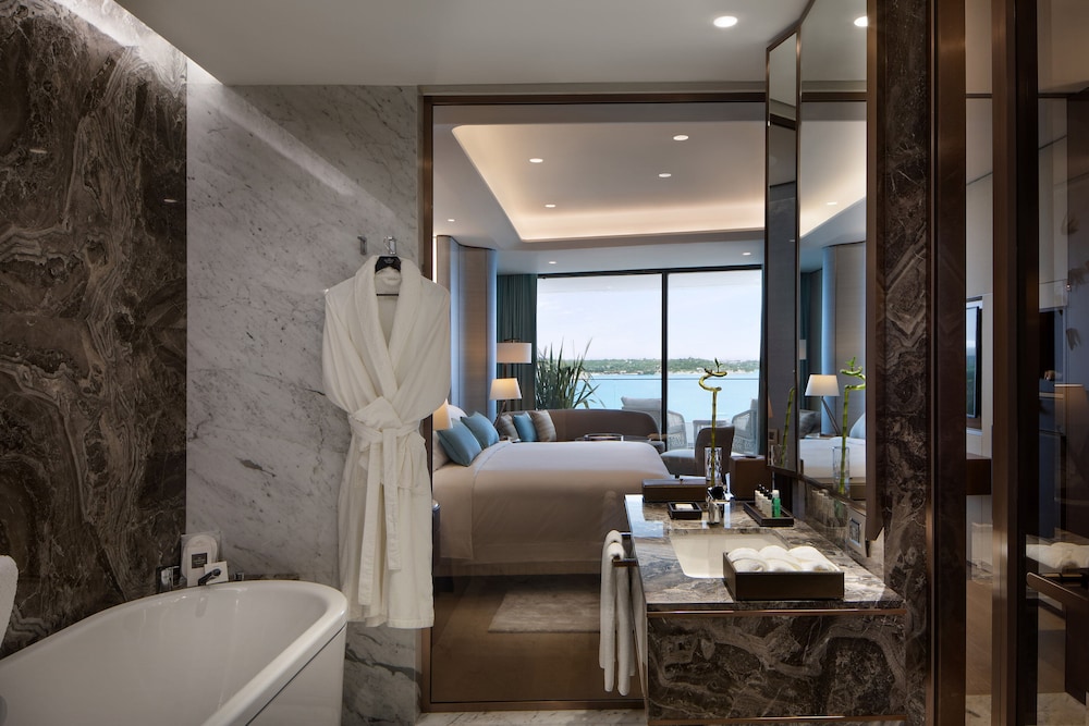 Room, 2 Queen Beds, Balcony, Sea View photo 3