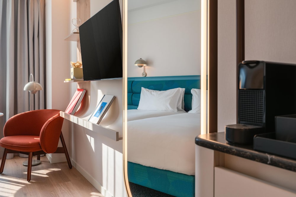 Deluxe with One Twin Bed and 2 Adults Occupancy (Non Smoking)