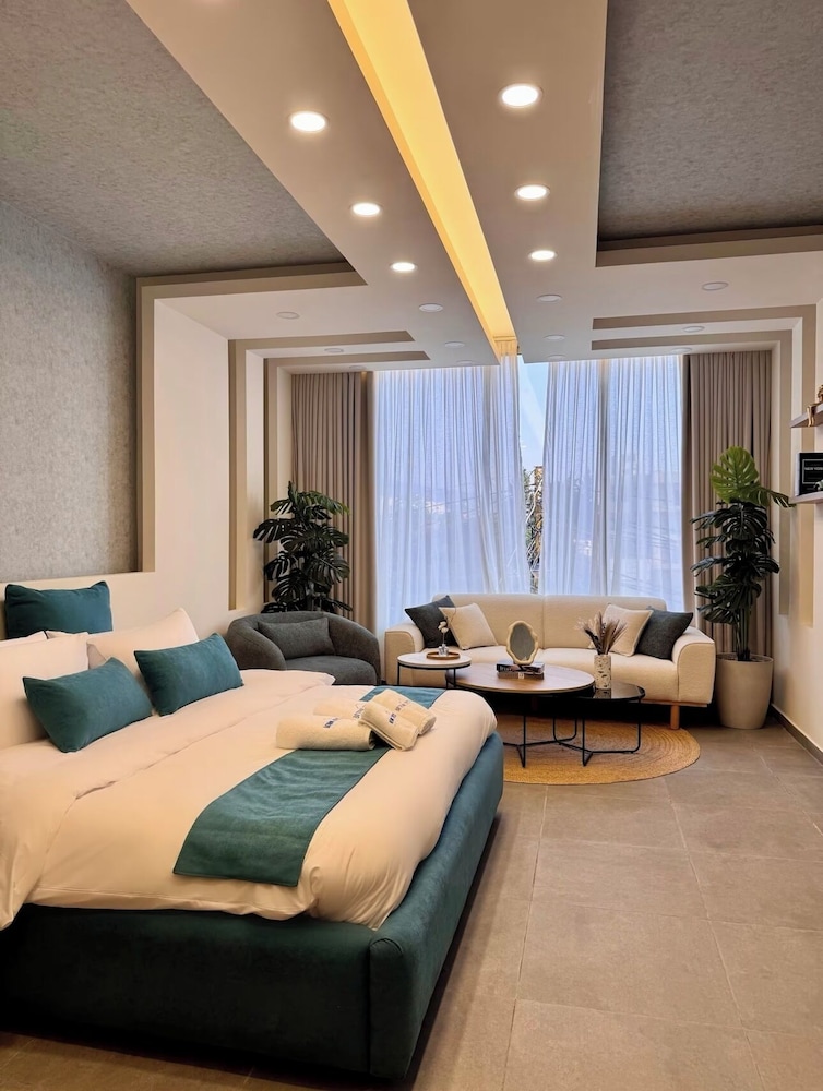 Deluxe Studio, 1 Bedroom photo 2