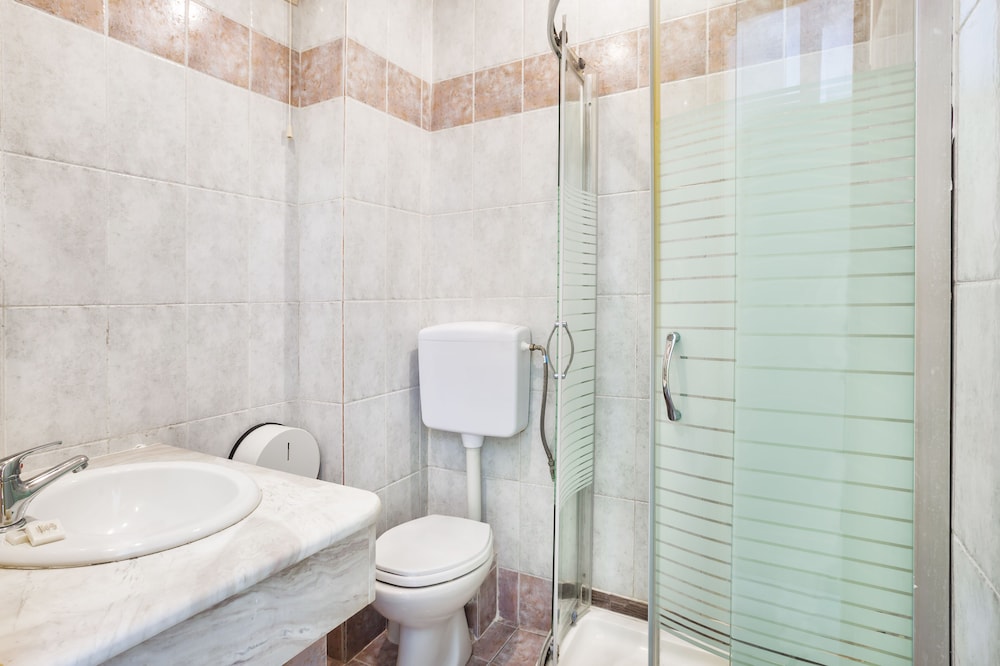Family Quadruple Room, 1 Bedroom, City View photo 2