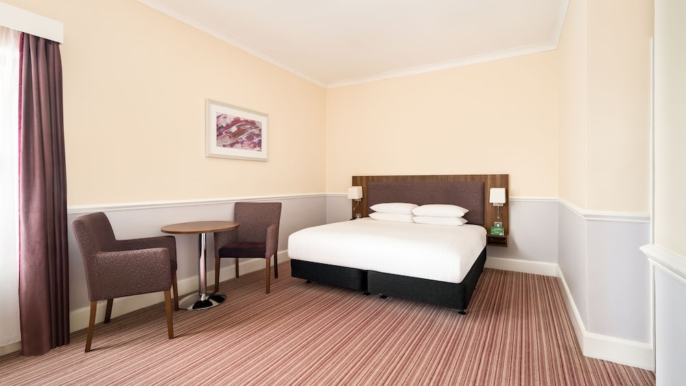 Standard Room, 1 Queen Bed (Bath Shower Combination) - Photo 5